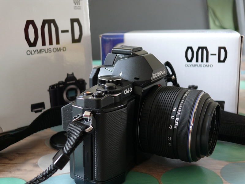 [VDS] Olympus OM-D E-M5 avec objectif et grip 442483P1090098800600