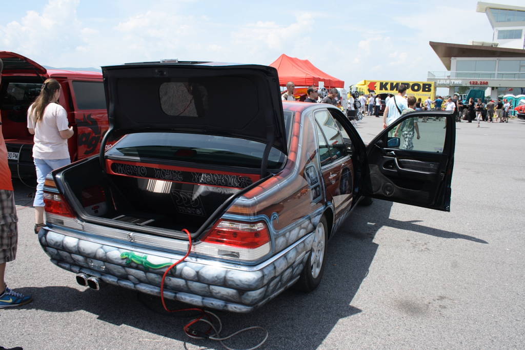 une Mercedes-Benz classe S w140 un peu particulière, fun, drôle, bizarre ou insolite - Page 2 444682mbw140fun0029