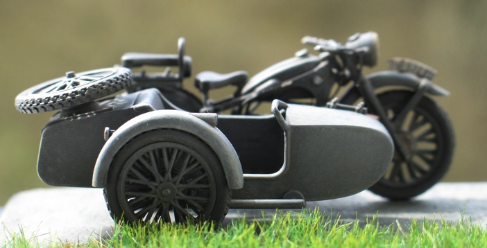 BMW R12 side-car IBGmodel 1/35  FINI 446364modles130010