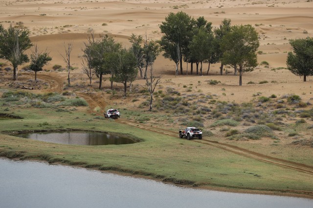 Peugeot Frappe Fort Dans Les Dunes - L'arrivée Du Silk Way Rally Dans Le Viseur  449675P2017072101125News