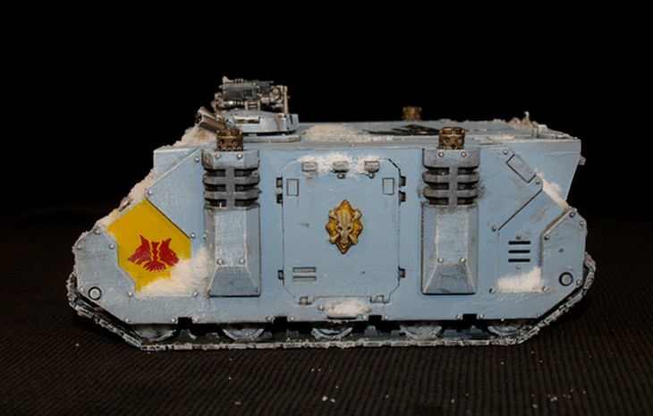 Space Wolves - Typhon... un peu particulier  451320Rhino15