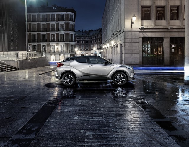 Toyota Au Mondial De L'automobile - Paris 2016 4589422016CHRSide