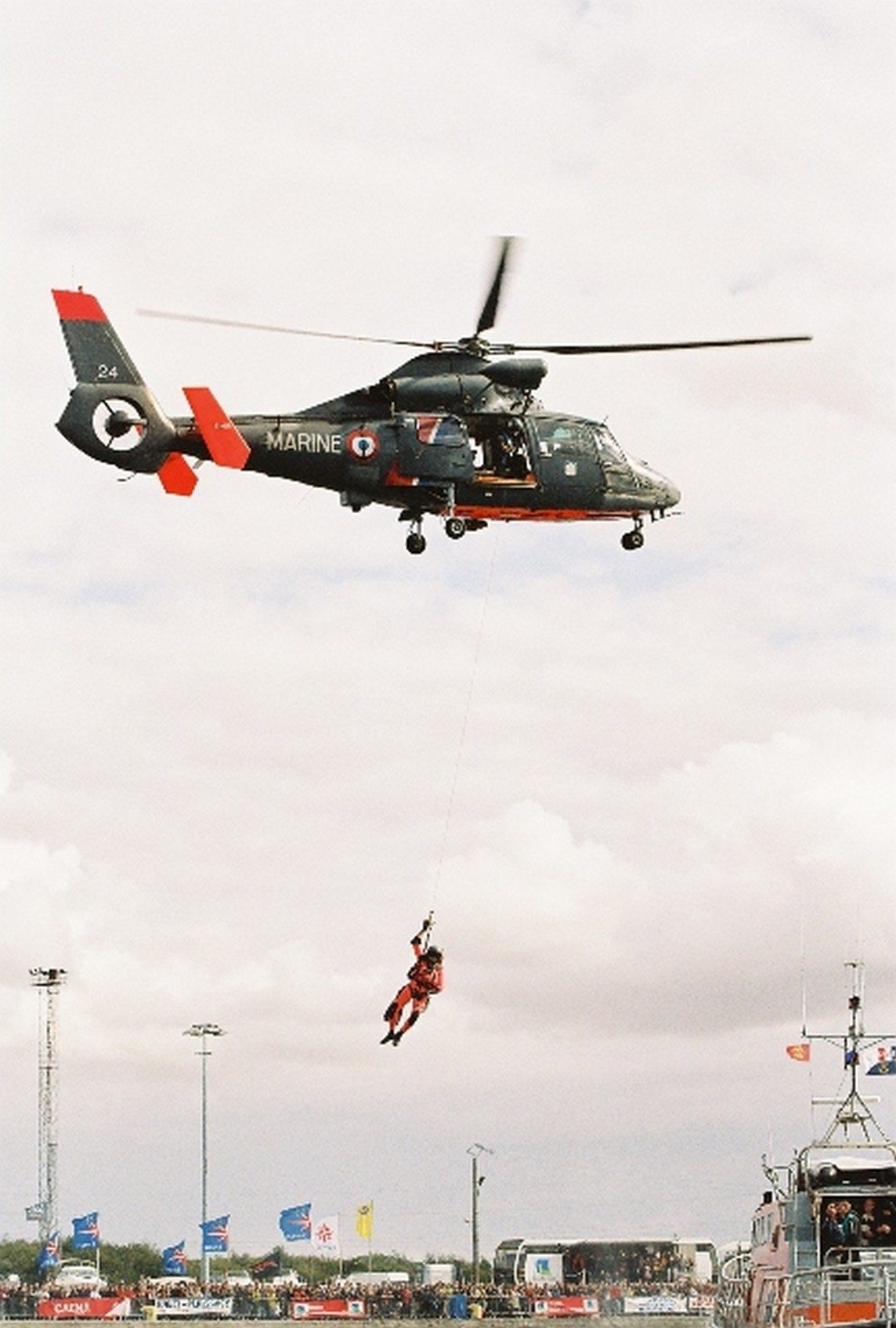 [ Aéronavale divers ] Hélicoptère DAUPHIN - Page 3 46809900001010