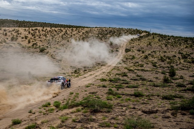 Loeb Porte Un Nouveau Doublé Team Peugeot Total – Le Silk Way Rally Atteint Le Mi-Parcours 469339img505735545121200