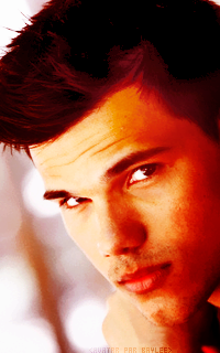 Taylor Lautner 47002987T8