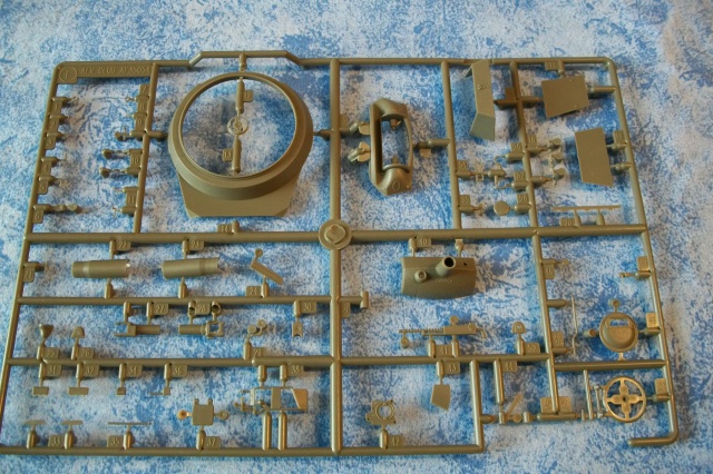 [AFV CLUB] M24 CHAFFEE  1/35ème Réf AF 35S84 473936M24ChaffeeAFVClub021135