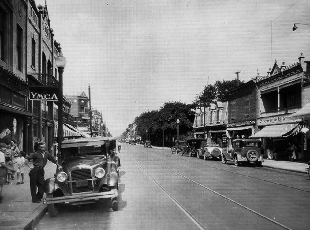 Les années 20 à 70 : photos et vidéos d'époque (partie 1) - Page 25 475691Montreal1930Bycicle