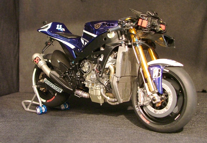 Yamaha YZR M1 2011 - Ben Spies - Page 4 476685008