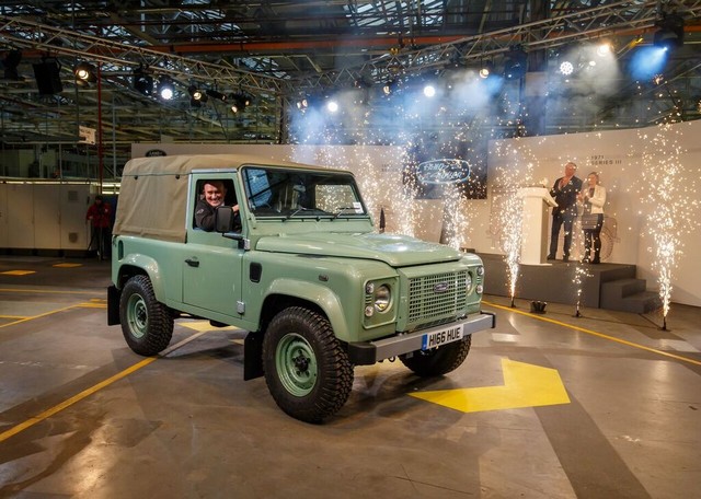 Célébration de la légende : Le dernier Land Rover DEFENDER est construit à Solihull 490427unspecified71AEYQ34