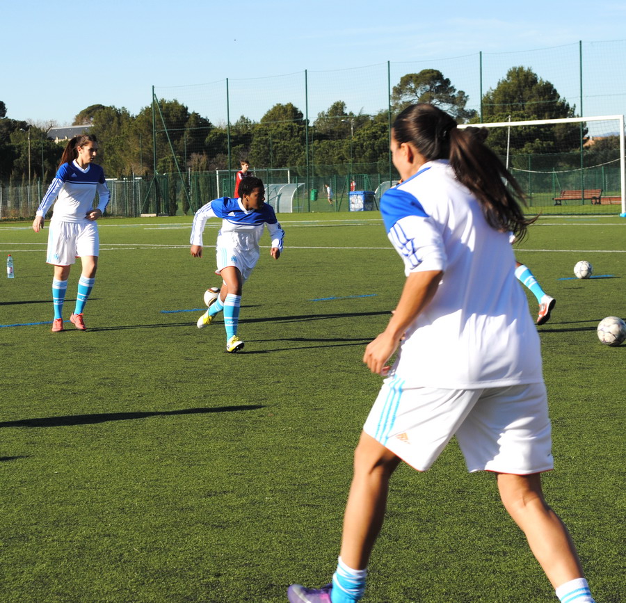 FEMININES DE L'OM : L'AVENIR LEUR APPARTIENT !!! UNE EQUIPE SE CONSTRUIT  2013  - Page 4 493982Photo057