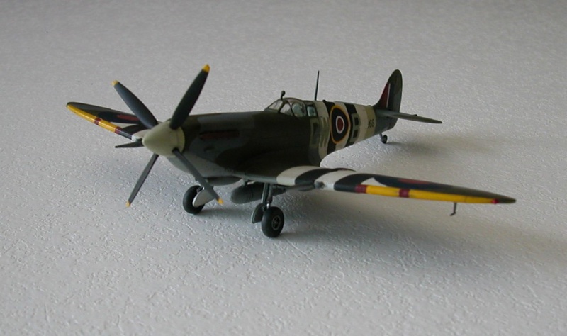 1/72 Spitfire IX "Ile de France" nouvelles photos le 24 mai 503215spitIX5