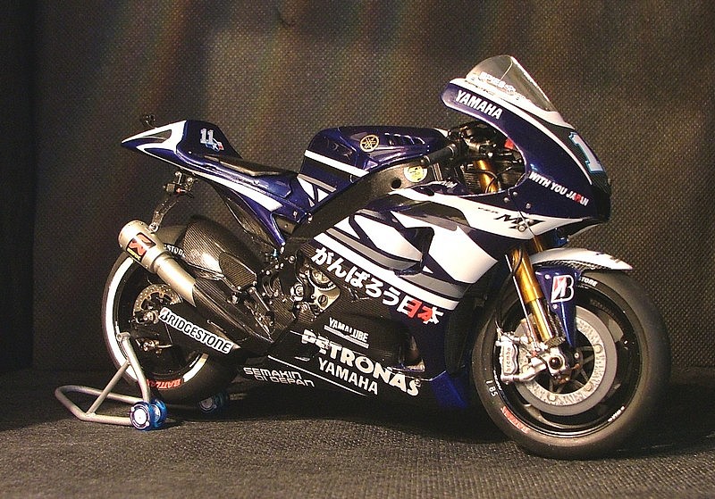 Yamaha YZR M1 2011 - Ben Spies - Page 4 5043332001