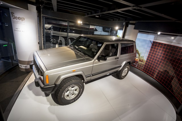 Jeep® fête ses 75 ans à MotorVillage Champs-Elysées 509508cherokeexj