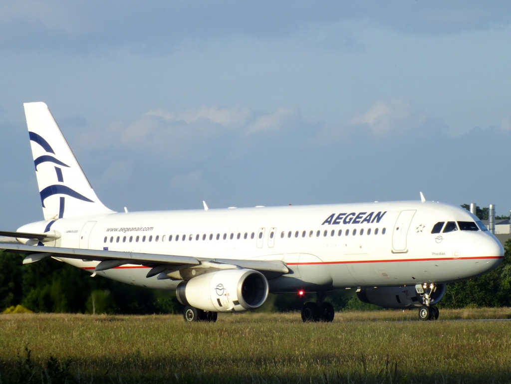 [25/09/2010] Airbus A320 (SX-DVU) Aegean Airlines "Acropolis Museum" 510949Juinn5088