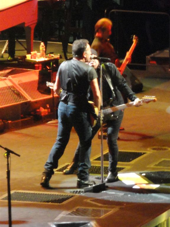 [Setlist] PARIS 5 juillet - Page 13 517742BruceSpringsteenandtheEStreetBandBercyParis05072012008