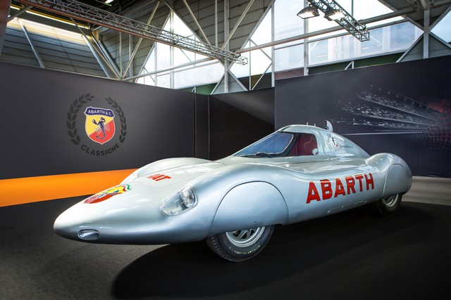 FCA Heritage s’expose pour la première fois à Rétromobile  520109MotorshowAbarth1000recordnologo