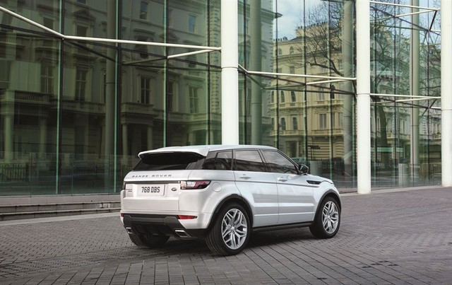 le Range Rover Evoque année-model 2016 le plus efficient de tous les temps 525423L53816EXTLOC114PRLowRes