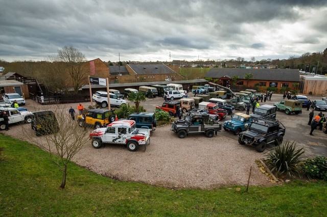 Célébration de la légende : Le dernier Land Rover DEFENDER est construit à Solihull 527343unspecified33