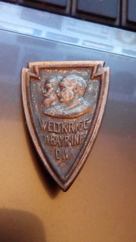 WW1- Insigne metal du 11. bayerische infanterie division 528226IMG20151201221323