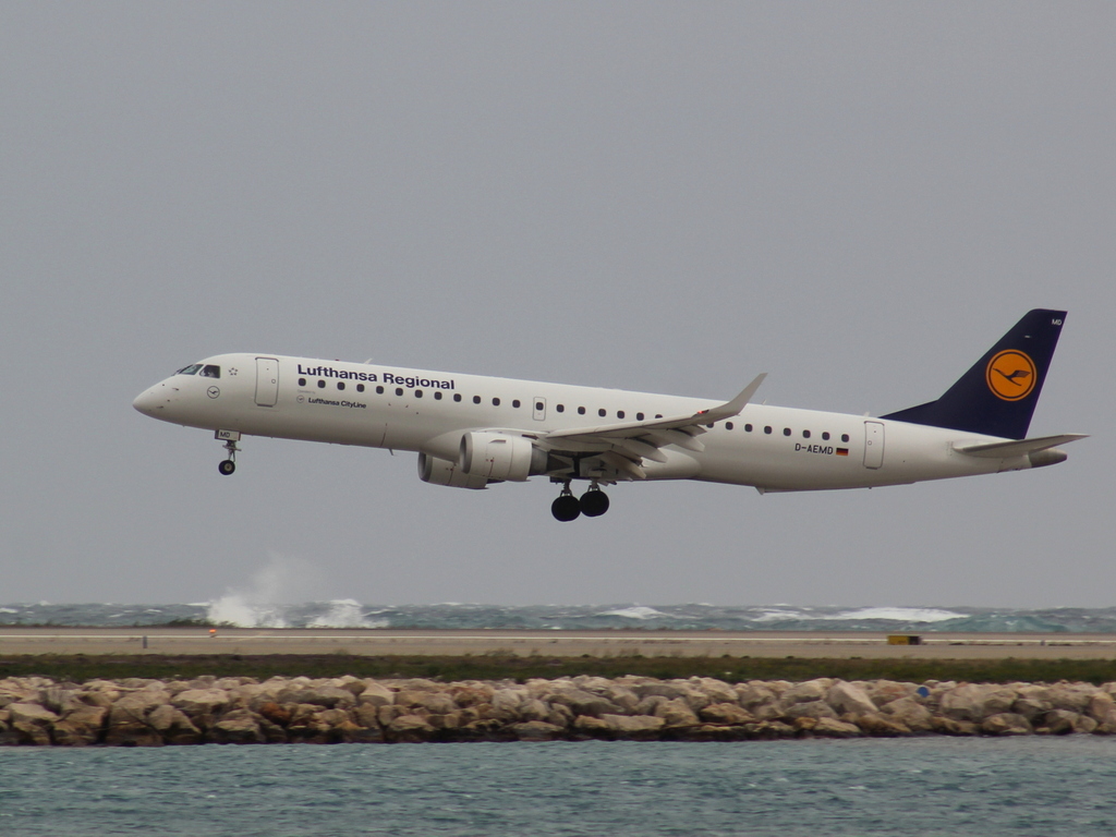 Aéroport de Nice Côte d'Azur , [LFMN-NCE] - Page 2 530321IMG4315