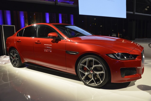 La Jaguar XE élue « Plus Belle Voiture de l’Année 2014 » au Festival Automobile International 2015  532070DSC5257