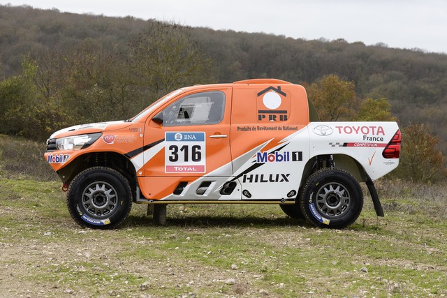  Toyota France Compétition dévoile son Hilux engagé sur le Dakar 2016 5363872EM0910