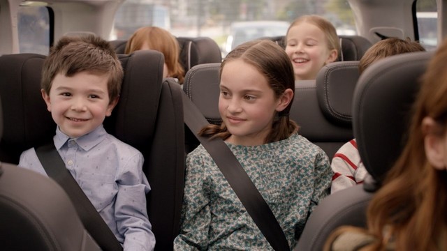 Une campagne publicitaire, voire même deux, pour le lancement de la nouvelle Fiat 500L 537941170619Fiat500LSpot01