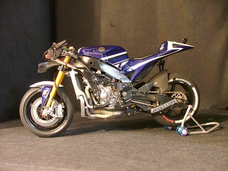 Yamaha YZR M1 2011 - Ben Spies - Page 4 546681019