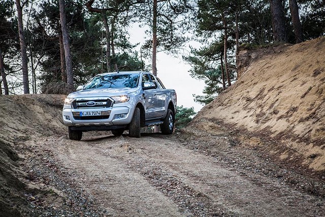 Le nouveau Ford Ranger est le seul pick-up à obtenir 5 étoiles aux tests Euro NCAP 548007FordAWD2015Ranger07