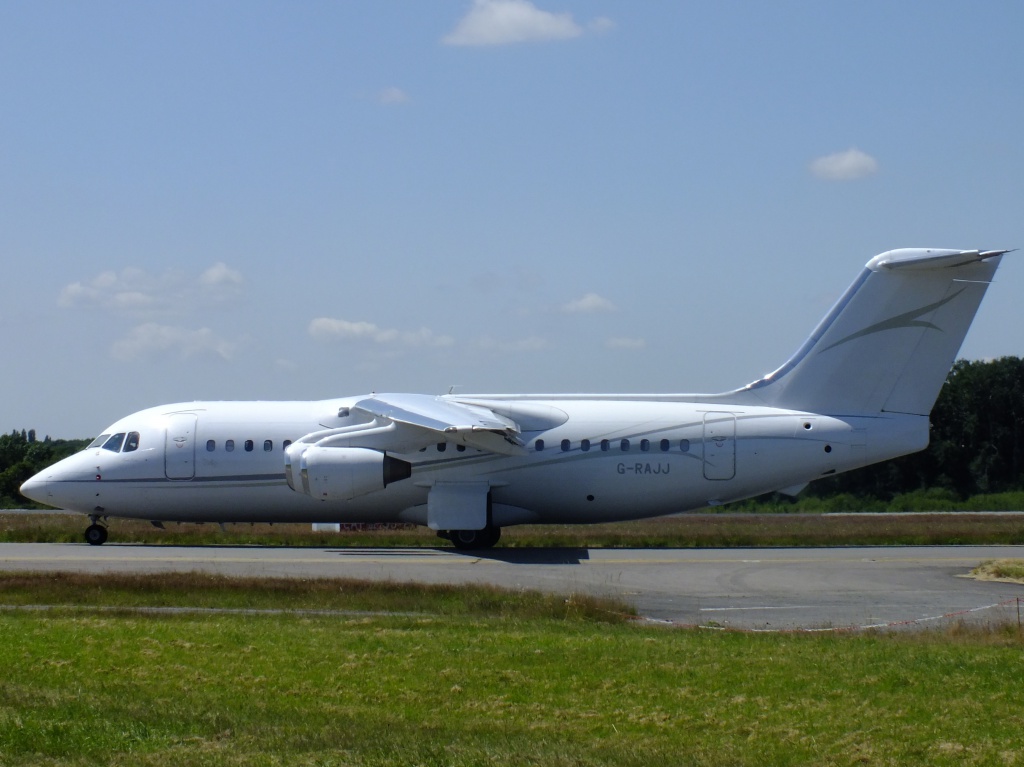 [01/11/2012] British Aerospace BAe 146-200 (G-RAJJ) Cello Aviation 549306Juinn6083