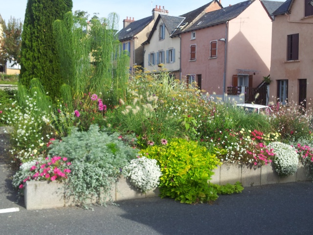 Fleurissement de nos villes - Page 3 558056naucelle1