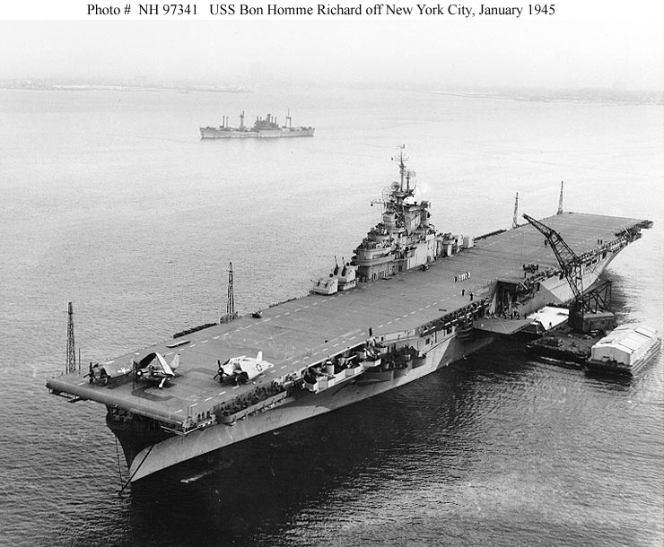 US NAVY PORTE-AVIONS CLASSE ESSEX (3EME PARTIE) 562276USSBonhommeRichardCV31NewYorkjanvier1945