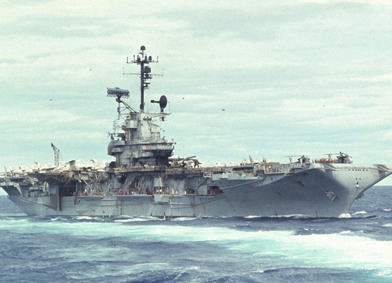 US NAVY PORTE-AVIONS CLASSE ESSEX (3EME PARTIE) 563144USSBonhommeRichardCVA31GolfeduTonkinoctobre1970