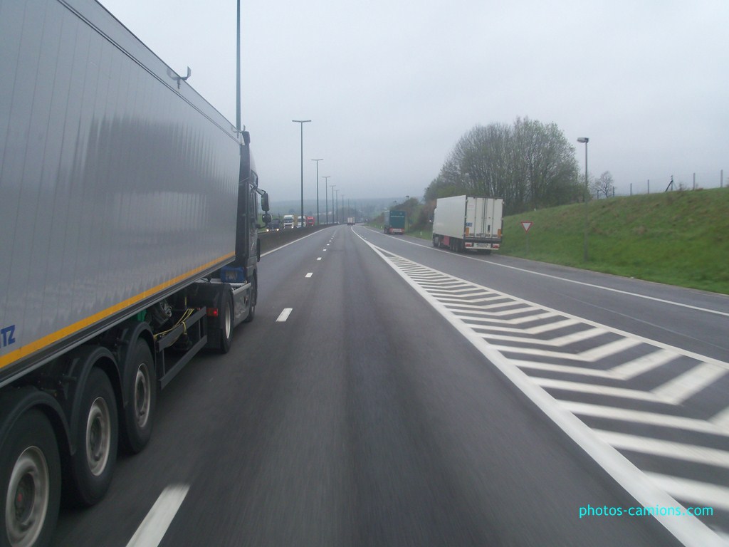 Les parkings d'autoroutes - Page 4 565634photoscamions27Avril201247