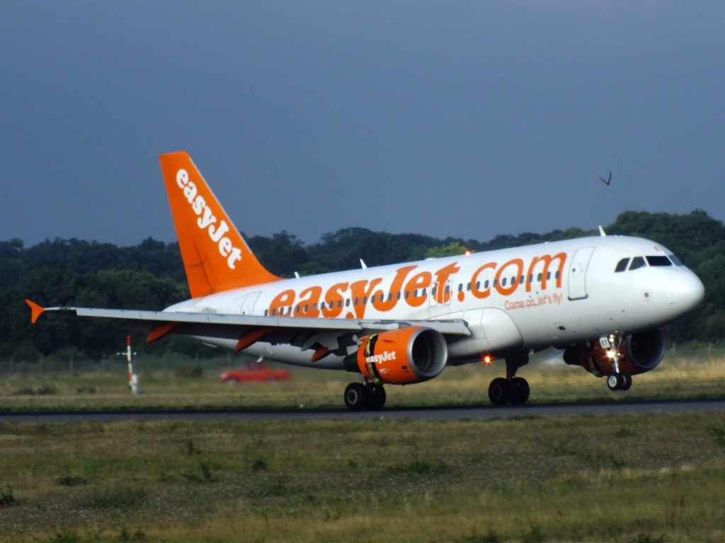 Spotting du 26/08/2013 : A321 Alitalia + PAF + Transall + Cartouches 566567Aoutn12005