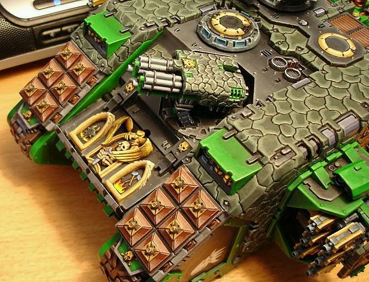 Warhammer 40K (figurines diverses trouvées sur internet! ) - Page 17 567591Landraider1