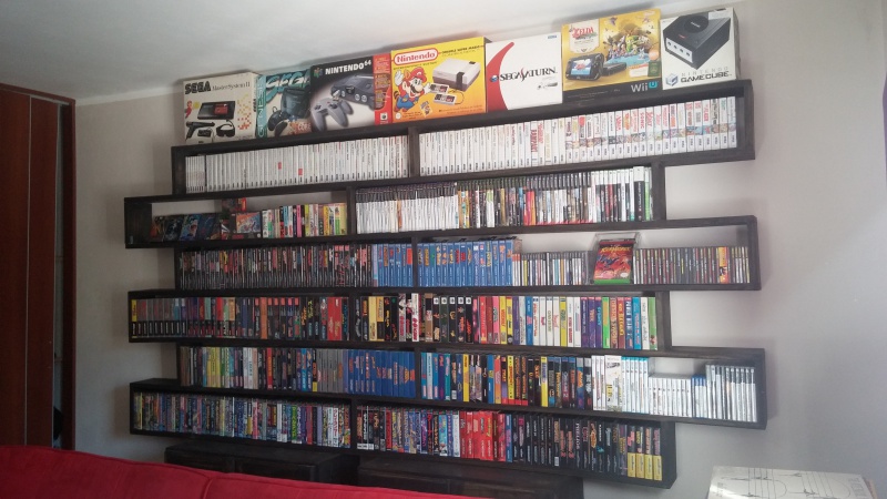 ajout de ma collection Neo Geo AES en vitrine :) 570307CAM00990