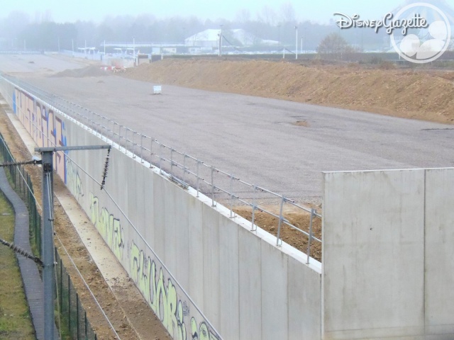 Accès Sud à la gare RER de Marne-la-Vallée-Chessy 570983121664