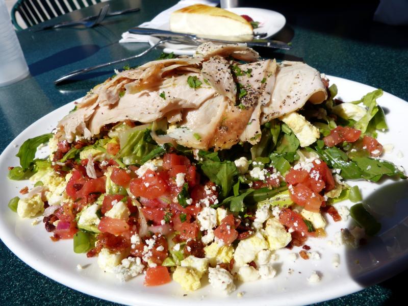 Photos des plats des restaurants de WDW,DCR - Page 24 573043RotisserieTurkeyCobbSalad