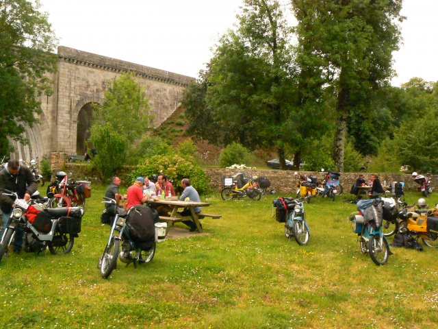 Le Tour de Vendée et aussi dans le 44 en Mobylette  573826P1210763