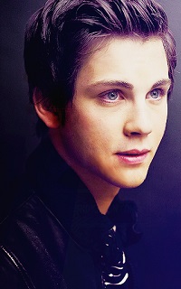 Logan Lerman 574355181A