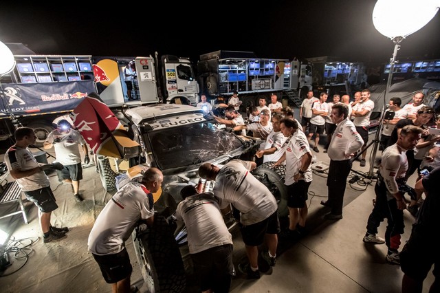 Le Silk Way Rally Terminé pour Sébastien Loeb Une Fin Prématurée pour la Peugeot DKR Maxi, Après Des Débuts Très Prometteurs 576569596cef423d65bzoom