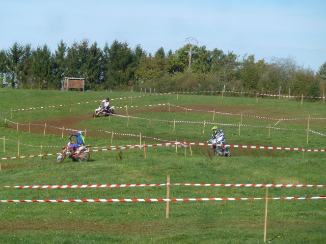 48 heurs Off road à Dommartin : la moto est dans le pré ! 577243P1420072