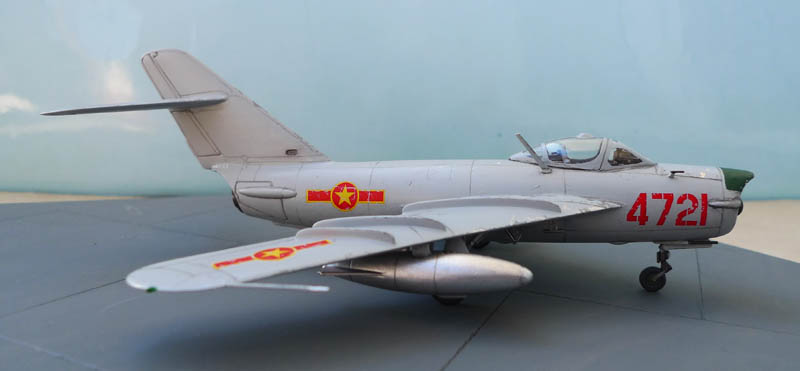 [Asie du Sud Est 2012] - Mig 17 PF Nord vietnamien - ZTS Plastik  - Page 2 58625717PF55