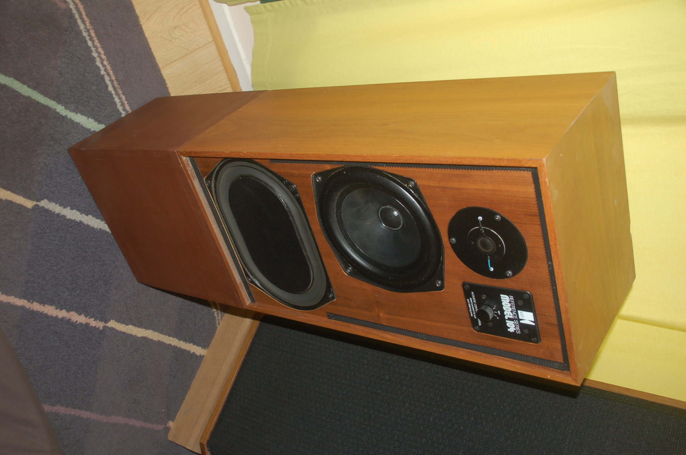 kef 104 et pieds 586600DSC0006