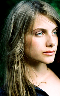 Mélanie Laurent // 200*320  588712Mel7