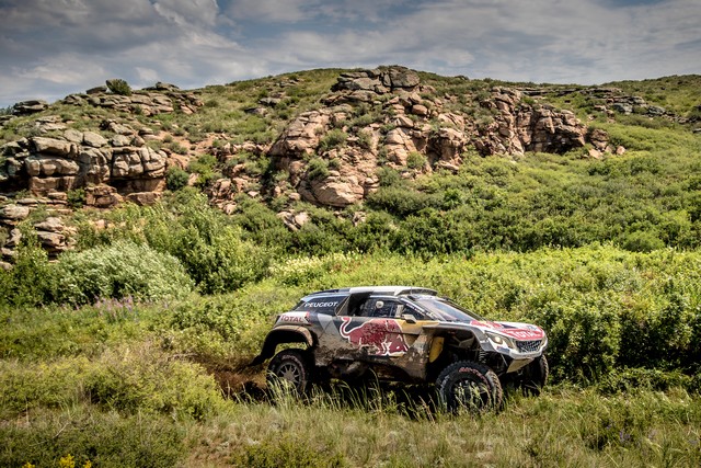 Peterhansel, Le Plus Rapide De L'étape 6 / Loeb & La Peugeot DKR Maxi Dominent Toujours 588749596760b69139e