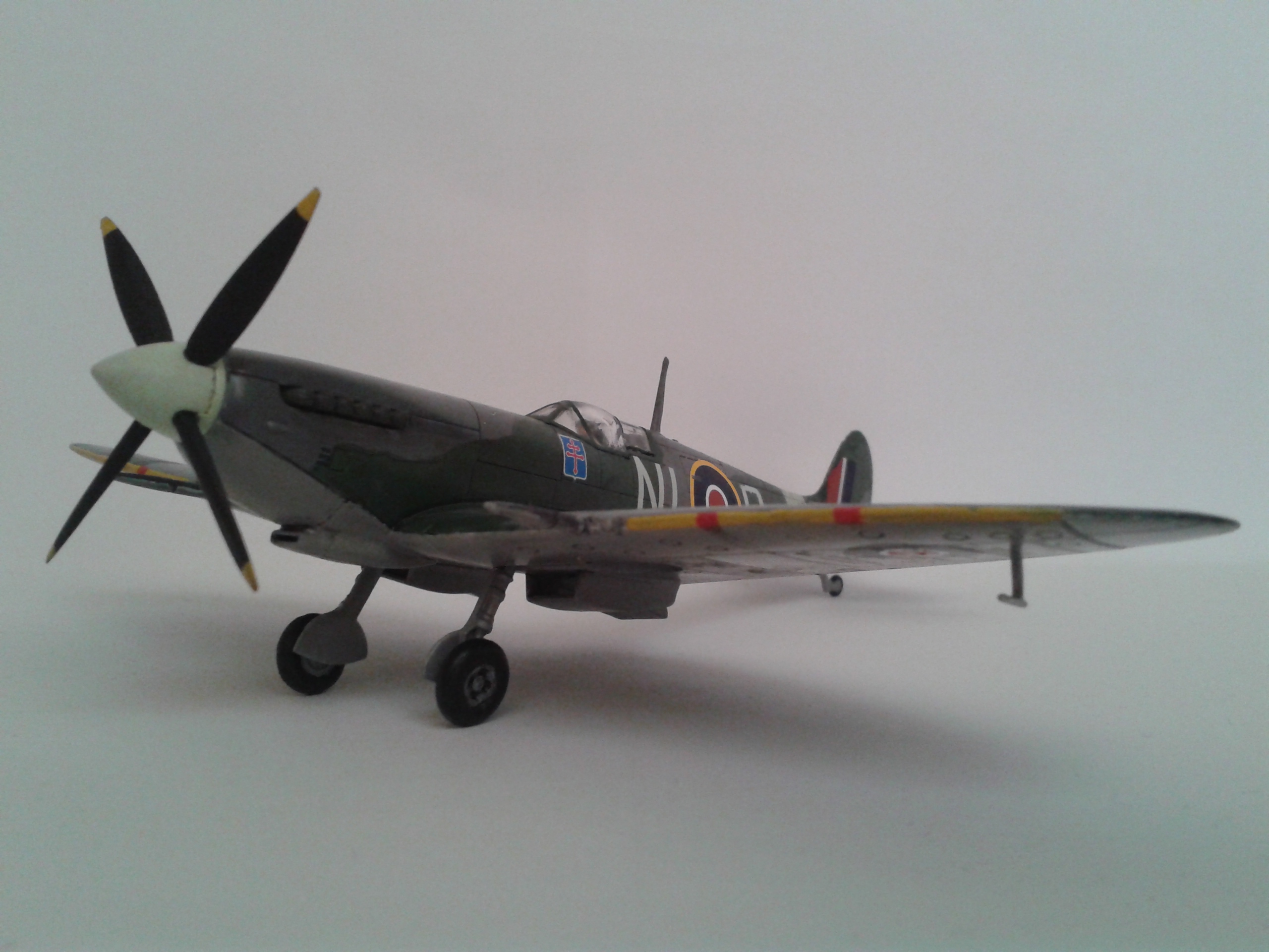 Spitfire Mk. IXC - Pierre Clostermann - Airfix 1/72 596844201607071148501