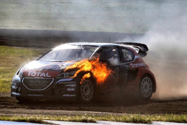 Vélocité non récompensée pour les PEUGEOT 208 WRX à Hockenheim 597218TeamPeugeotHansenvoitureenfeu1