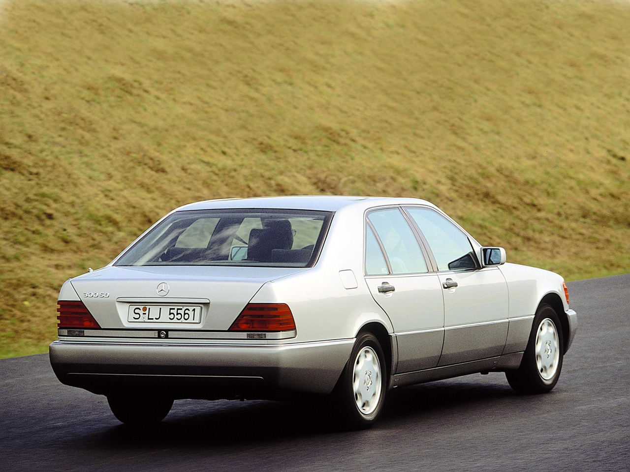 les plus belles photos de Mercedes-Benz classe S w140 et c140... juste pour rêver et pour le plaisir des yeux - Page 3 609523mbw140bellephoto0069